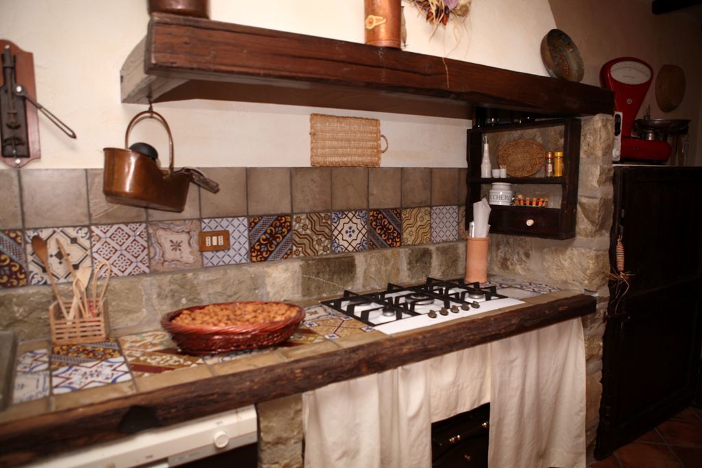 Restauro di un casolare di fine 800, Studio di Progettazione Arch. Tiziana Franchina Studio di Progettazione Arch. Tiziana Franchina Cucina in stile rustico Piani di lavoro