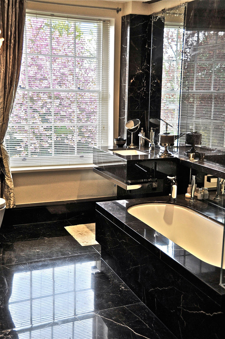 Black Marble Bathroom, Orset Ogle luxury Kitchens & Bathrooms Baños modernos