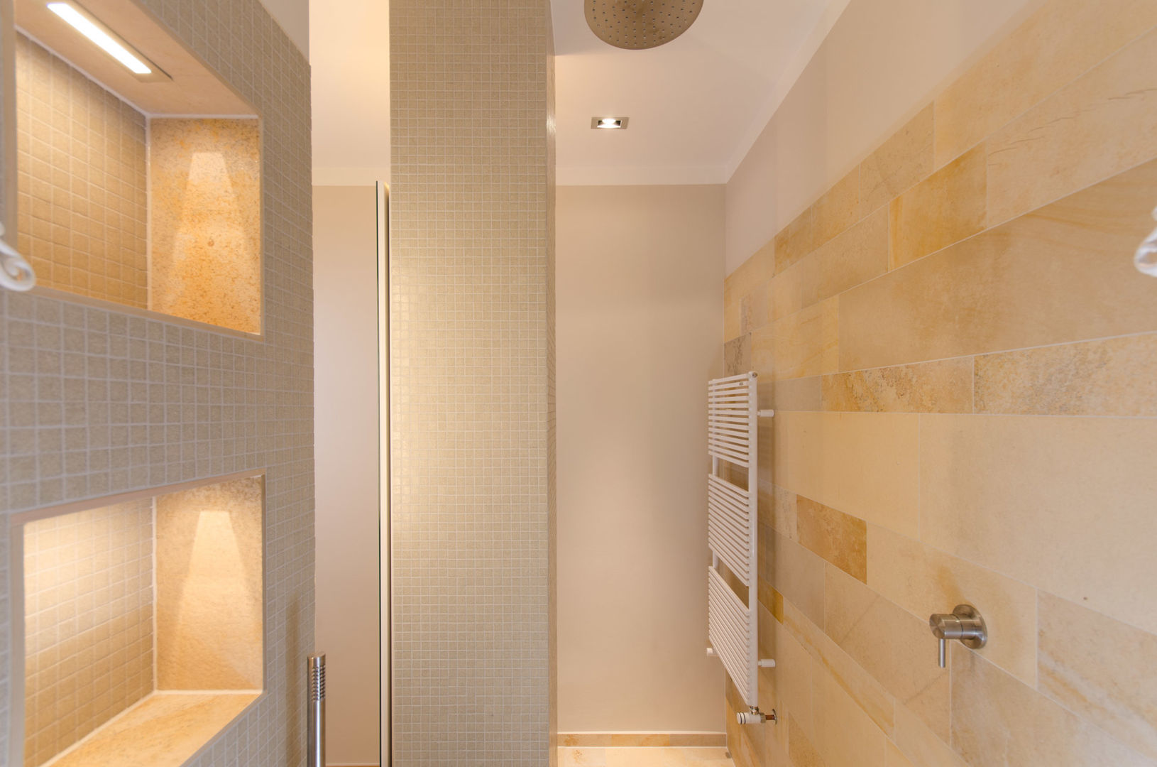 Solnhofer Meets Trend Vivante Casas de banho modernas bathroom,shower,design,munich,interior