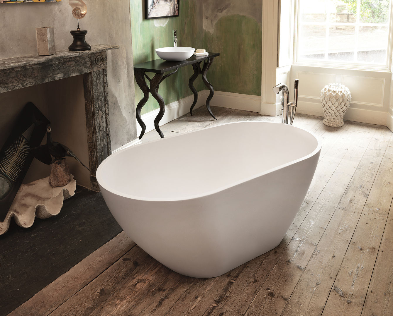 Mist Stone Bath homify Modern bathroom Bathtubs & showers