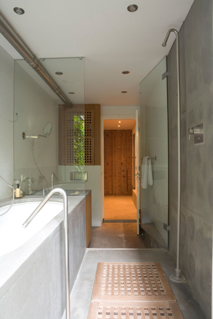 Renovatie en verbouwing woonhuis te Amsterdam, Kodde Architecten bna Kodde Architecten bna Modern style bathrooms