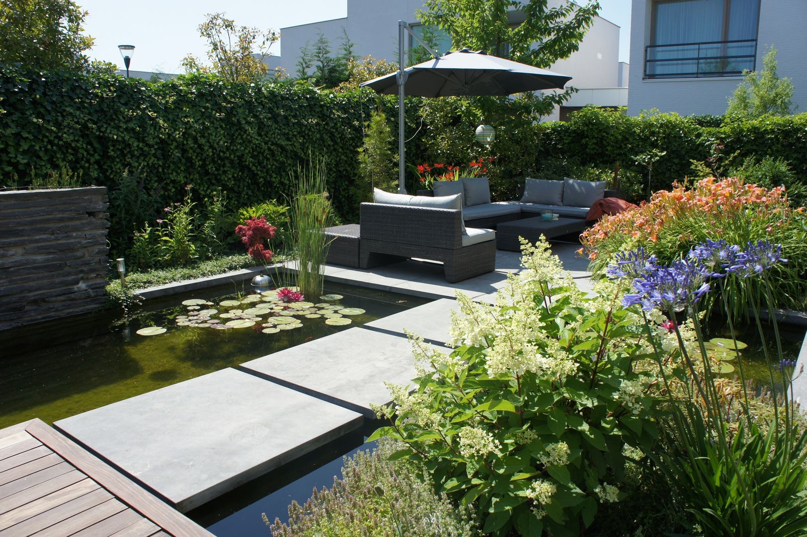 homify Modern garden