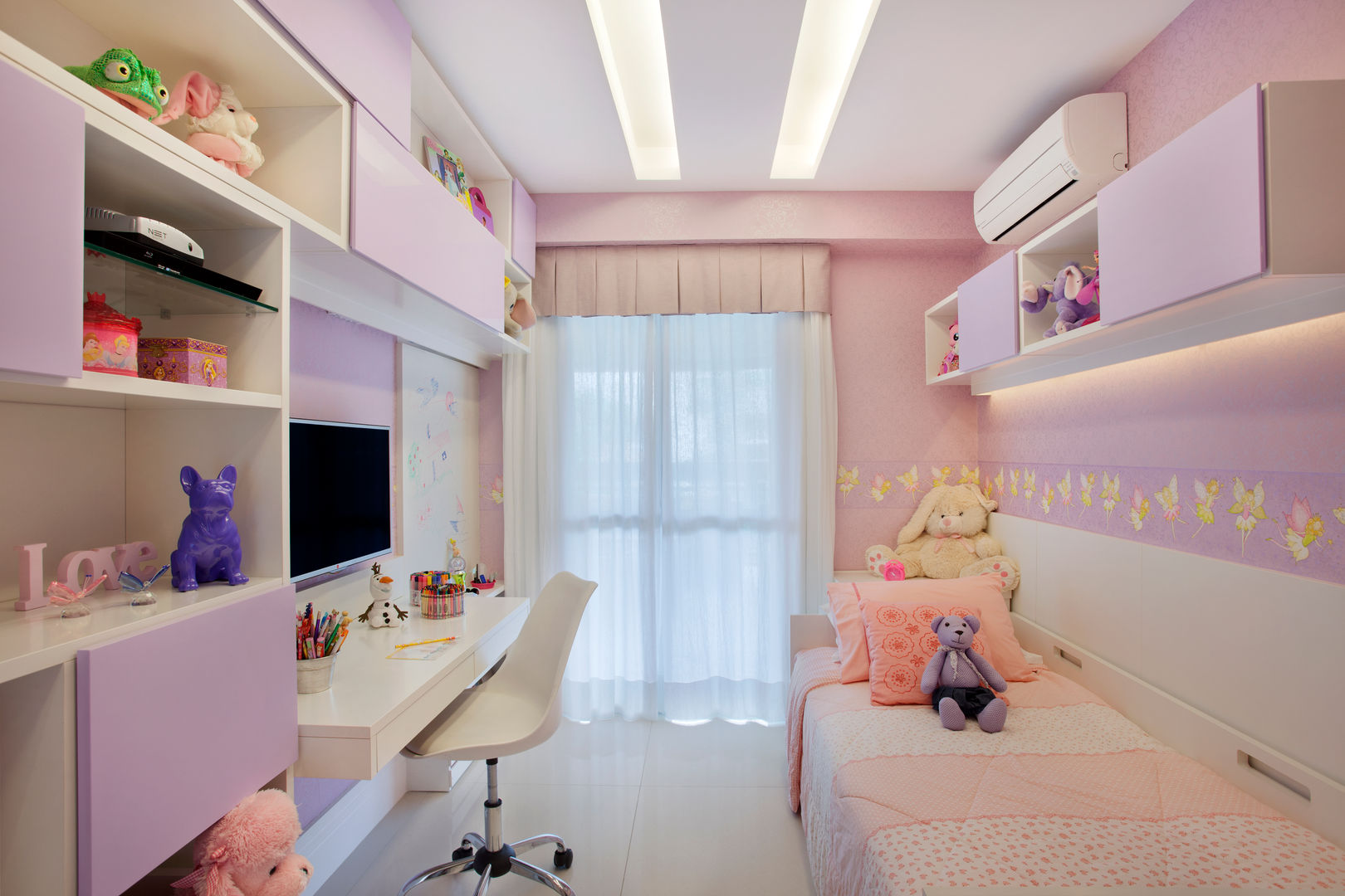 homify Modern nursery/kids room