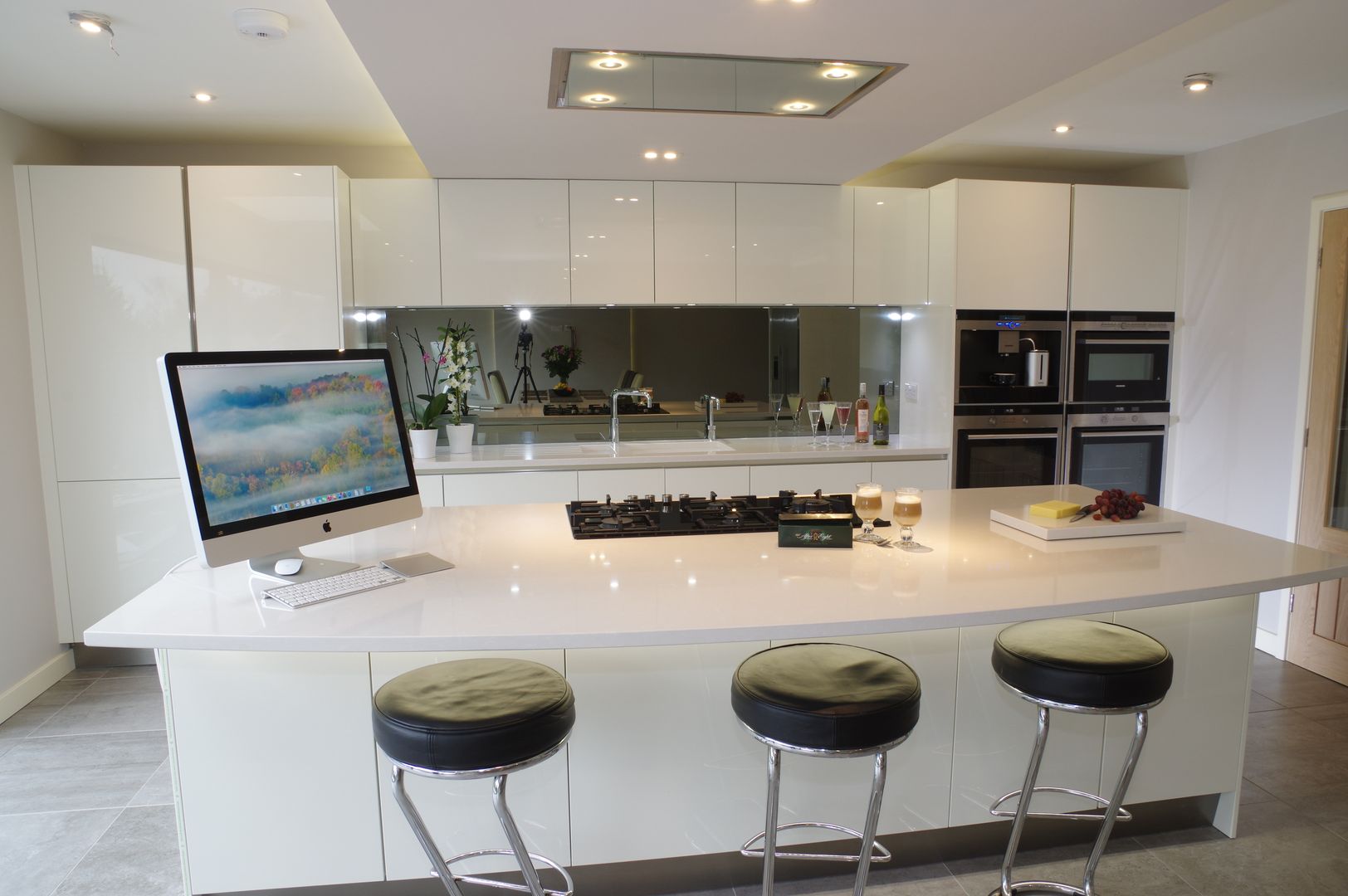 Luxurious White Kitchens by PTC , PTC Kitchens PTC Kitchens Modern kitchen