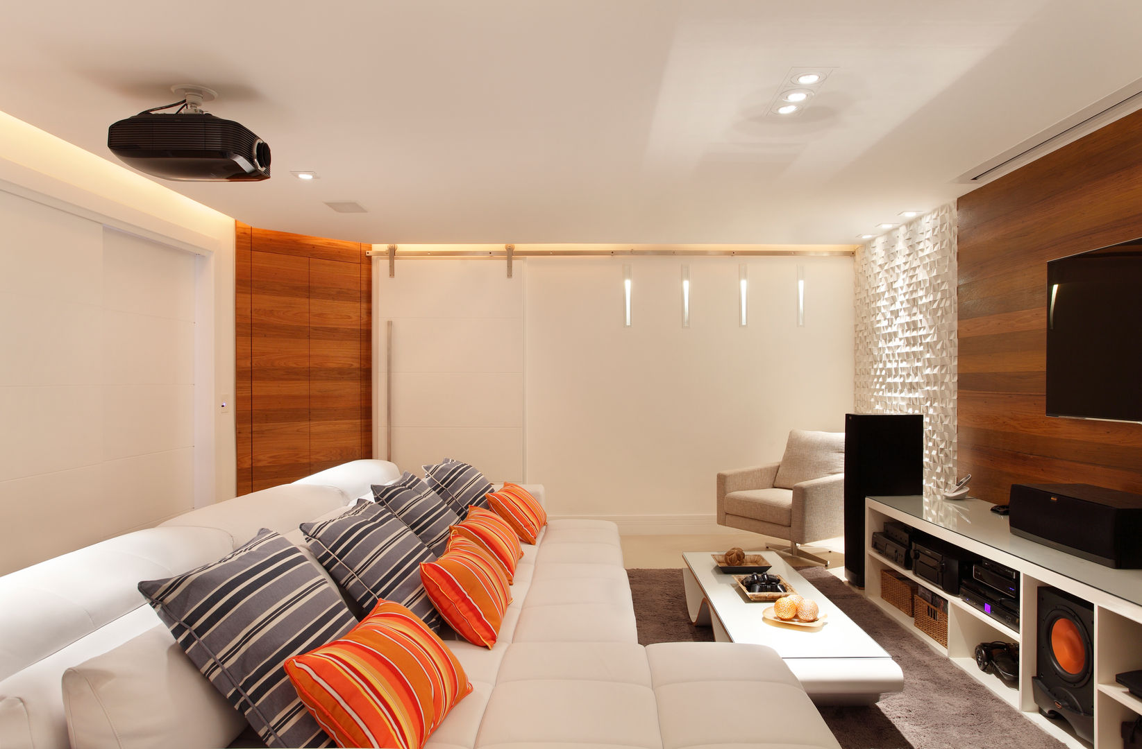 Sala de Home Theater homify Salas multimédia modernas