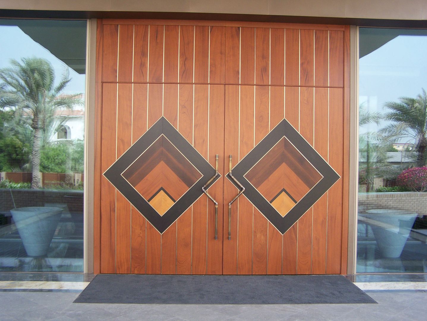Villa | Dubai, FPL srl FPL srl Wooden doors