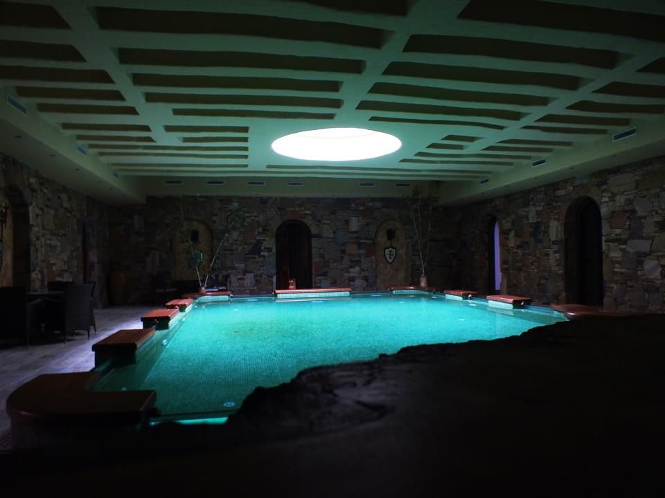 Stonia, Zeus Tasarım Ltd. Şti. Zeus Tasarım Ltd. Şti. Piscina moderna