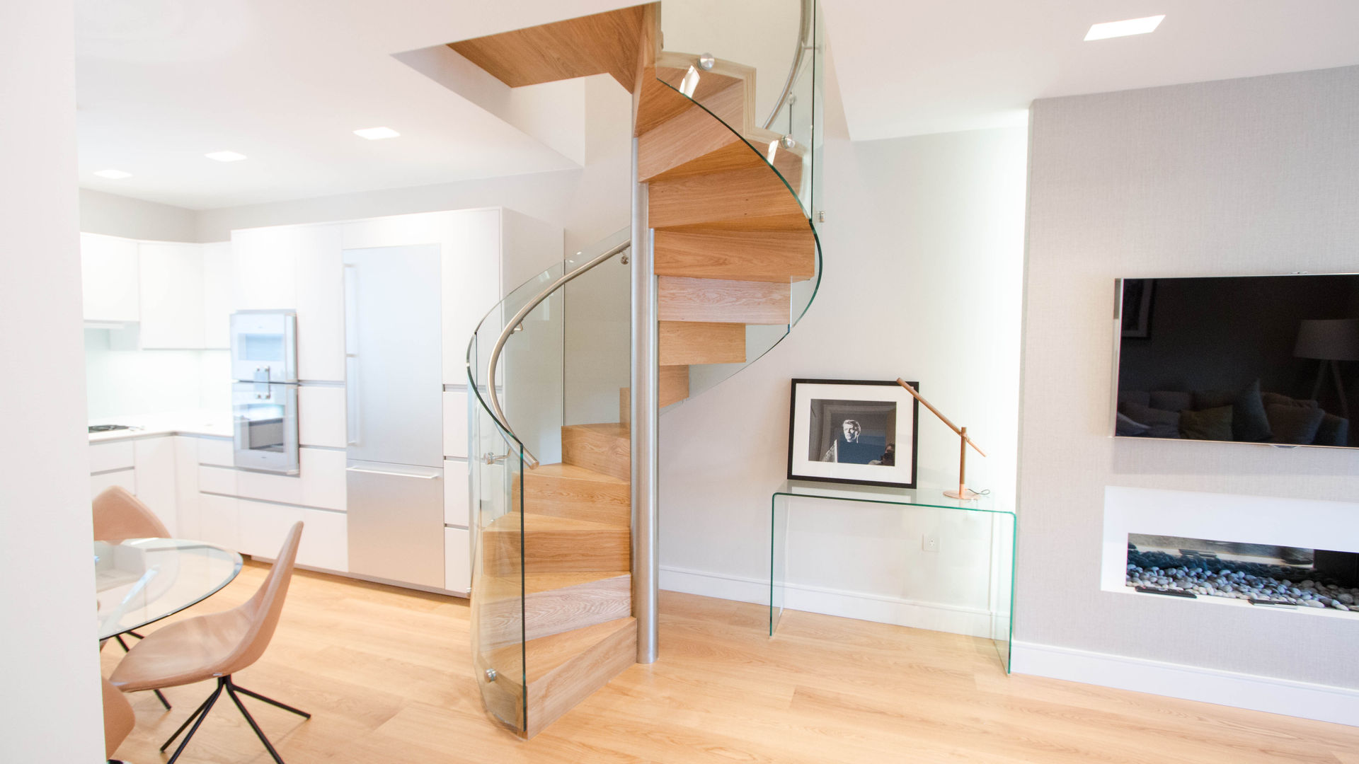 Spiral Staircase with Oak Treads and Risers Railing London Ltd درج سلالم