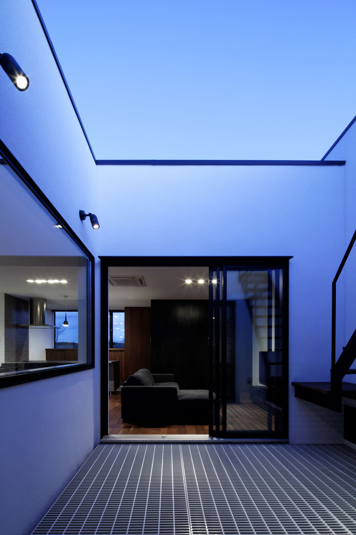 北方の家-okayama-, HUMAN.ARCHITECTS-高尾淳- HUMAN.ARCHITECTS-高尾淳- Modern balcony, veranda & terrace