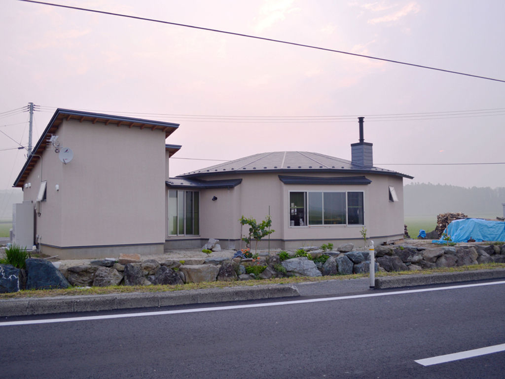 大郷の曲り家, 前見建築計画一級建築士事務所（Fuminori MAEMI architect office） 前見建築計画一級建築士事務所（Fuminori MAEMI architect office） Casas de madera