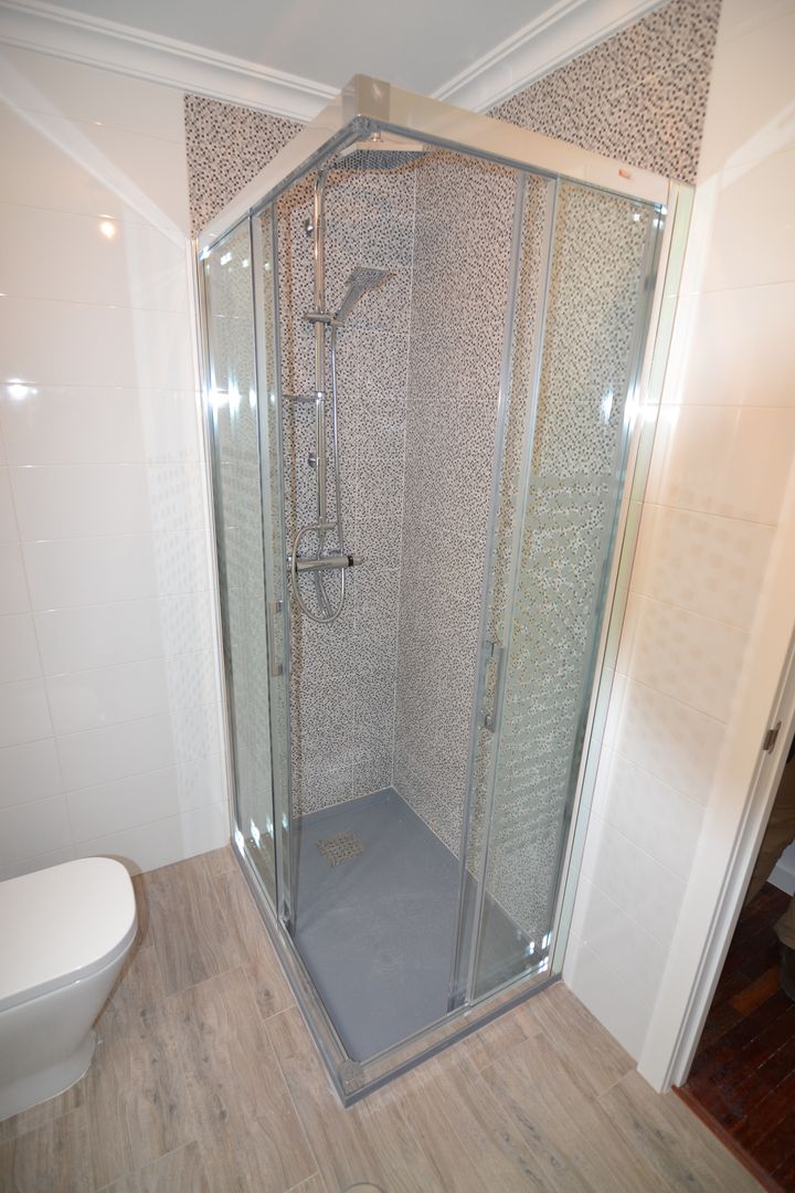 REFORMA DE BAÑOS, MIMESIS INTERIORISMO MIMESIS INTERIORISMO Phòng tắm phong cách hiện đại Bathtubs & showers