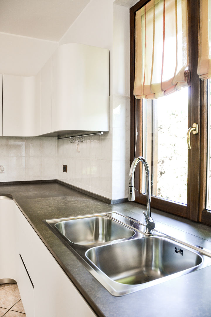Cucine & Soggiorni, Architetti di Casa Architetti di Casa 現代廚房設計點子、靈感&圖片 洗手台與水龍頭