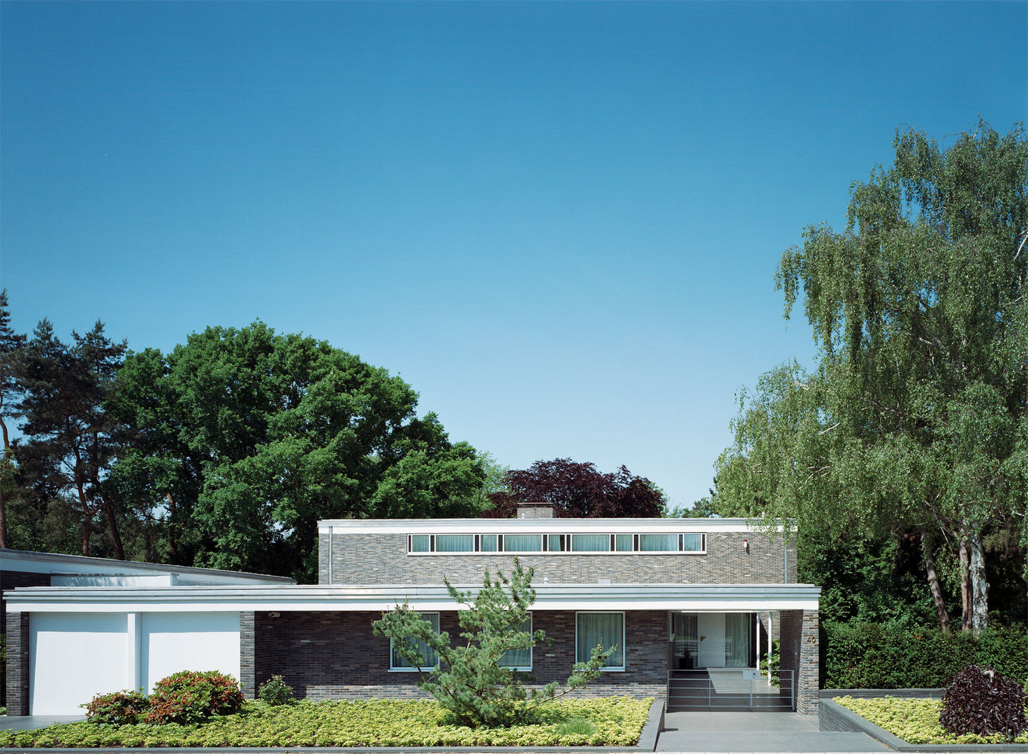 Park Villa, Corneille Uedingslohmann Architekten Corneille Uedingslohmann Architekten モダンな 家