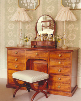 Mayfair Apartment - Master Bedroom - Dressing Table Meltons Dormitorios clásicos