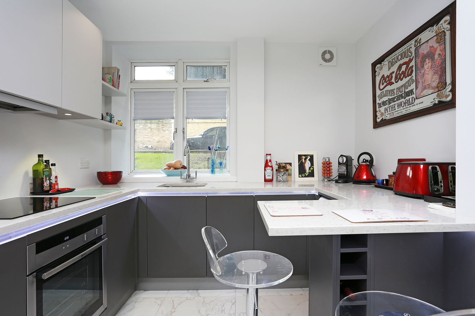 ​Small matt kitchen design LWK London Kitchens 모던스타일 주방