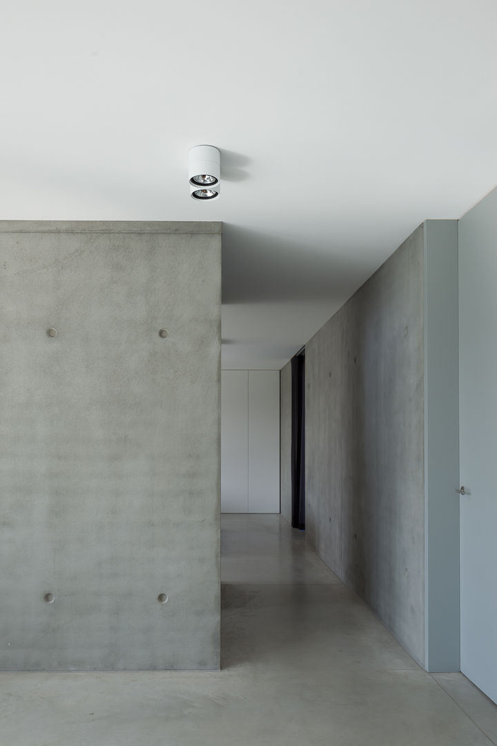 woning en kantoor volledig in ter plaatse gestort beton pluspunt architectuur Minimalistische muren & vloeren
