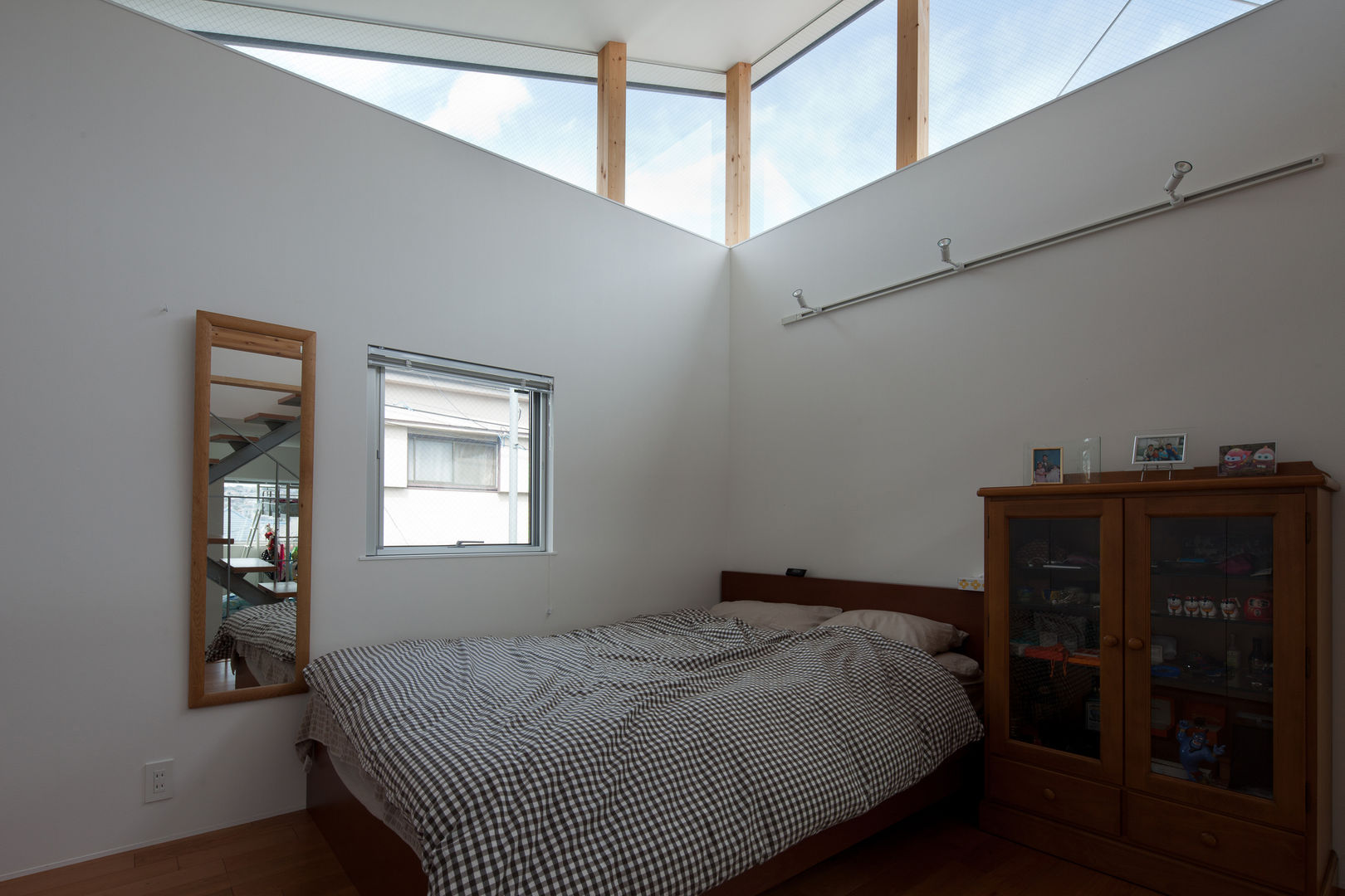 小さくて広い家, Studio R1 Architects Office Studio R1 Architects Office Modern style bedroom