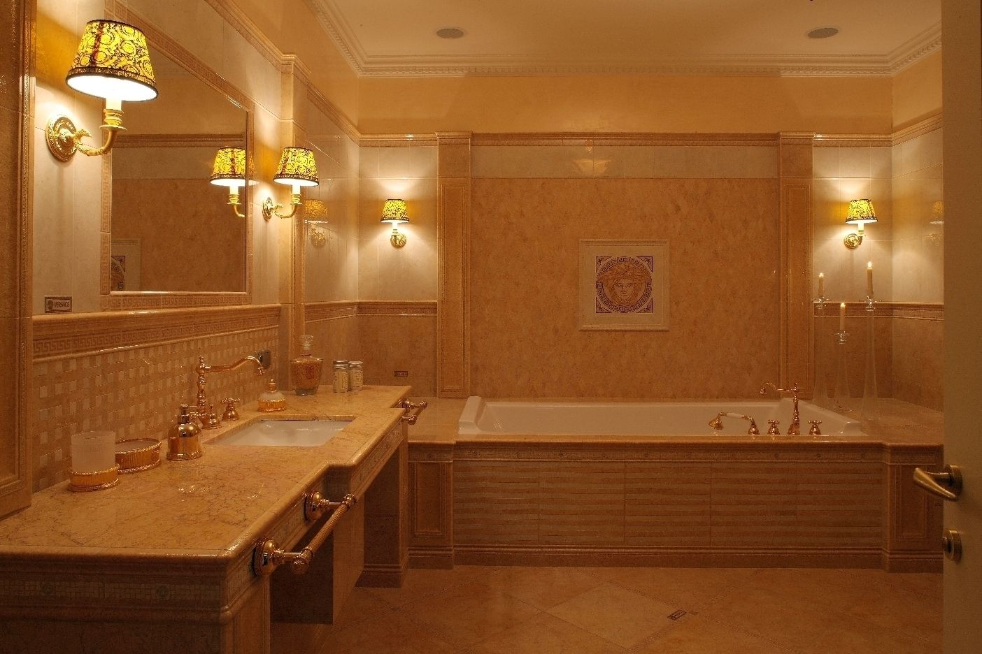 Пурпурное настроение, Studio B&L Studio B&L Classic style bathroom