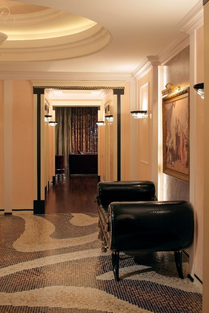 Пурпурное настроение, Studio B&L Studio B&L Classic style corridor, hallway and stairs