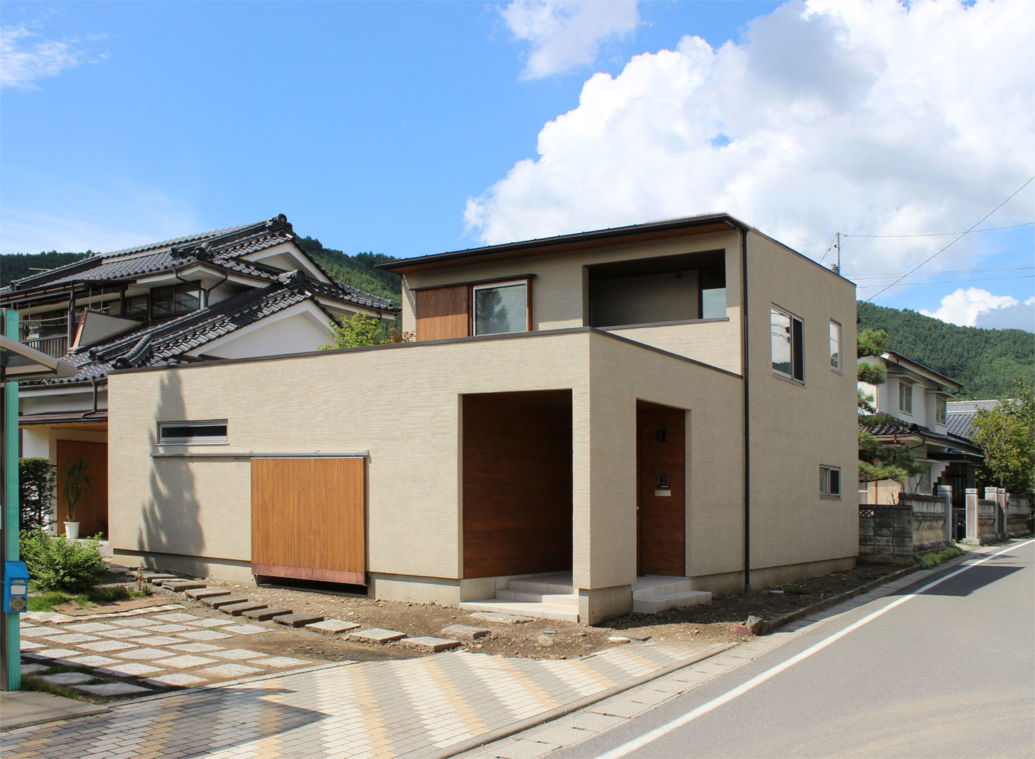 一里塚コートハウス, 竹内裕矢設計店 竹内裕矢設計店 Casas de estilo ecléctico