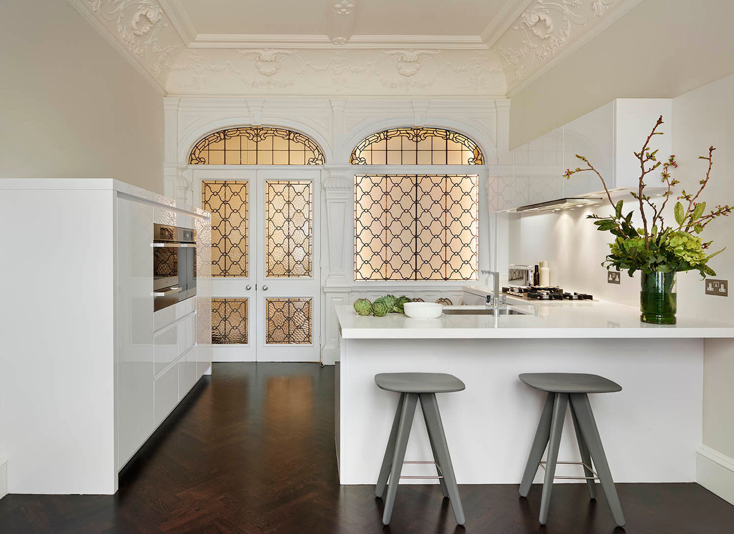 A Modern and Gorgeous White Kitchen Located in Knightsbridge, Elan Kitchens Elan Kitchens مطبخ