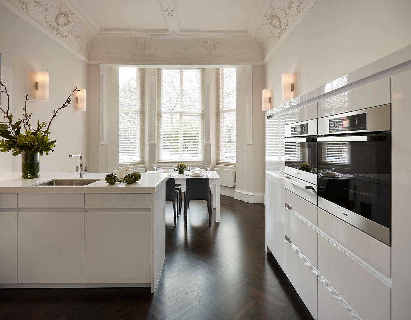 A Modern and Gorgeous White Kitchen Located in Knightsbridge, Elan Kitchens Elan Kitchens Modern kitchen