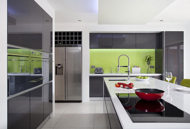 Wild Lime Glass Splashback in Grey Minimalist Kitchen DIYSPLASHBACKS Cocinas de estilo minimalista