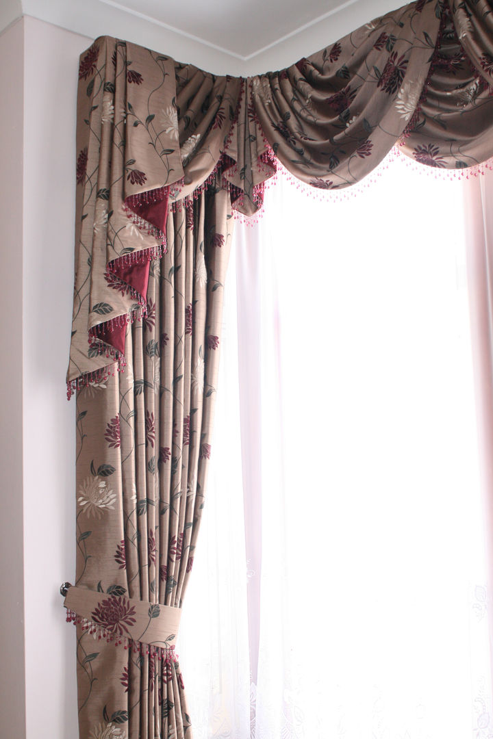 Floral swag and cascade curtain. Alf Onnie Classic windows & doors Curtains & drapes