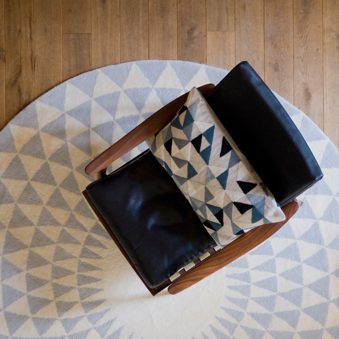 Concentric Rug Niki Jones غرفة المعيشة ديكورات واكسسوارات