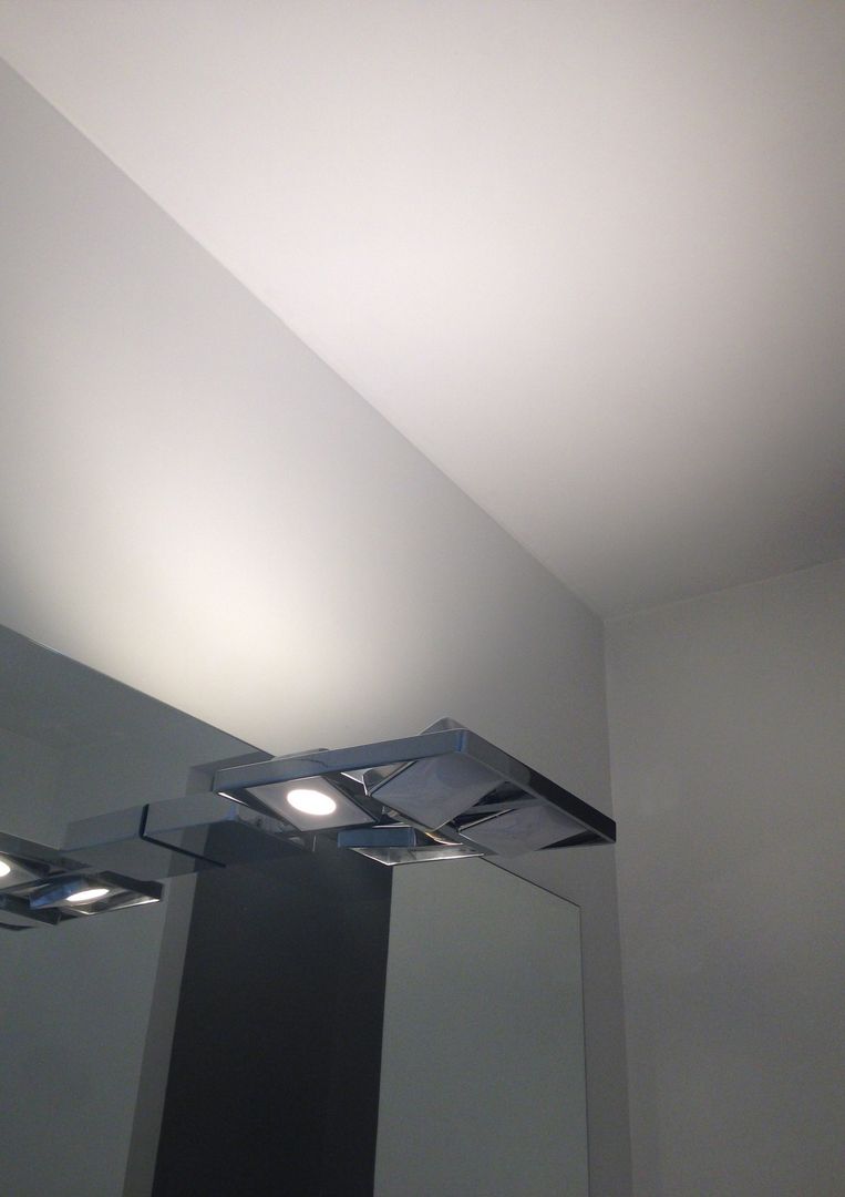 RISTRUTTURAZIONE INTERNA, Studio PROJECT-TO Studio PROJECT-TO Modern bathroom Lighting