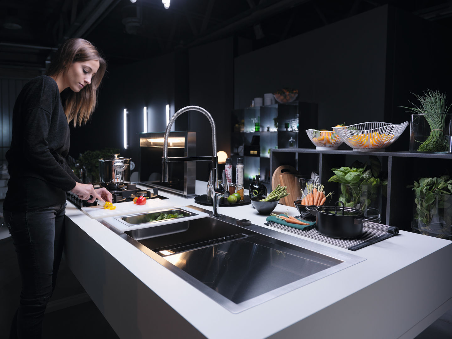 homify Modern kitchen Sinks & taps