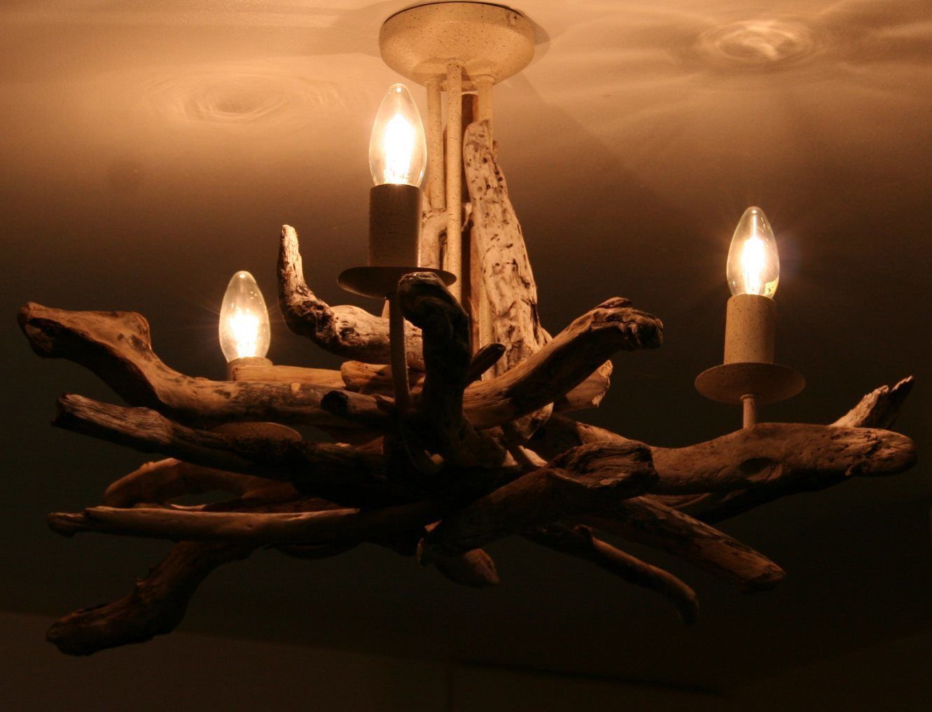 Driftwood chandeliers homify Дома в рустикальном стиле Аксессуары и декор