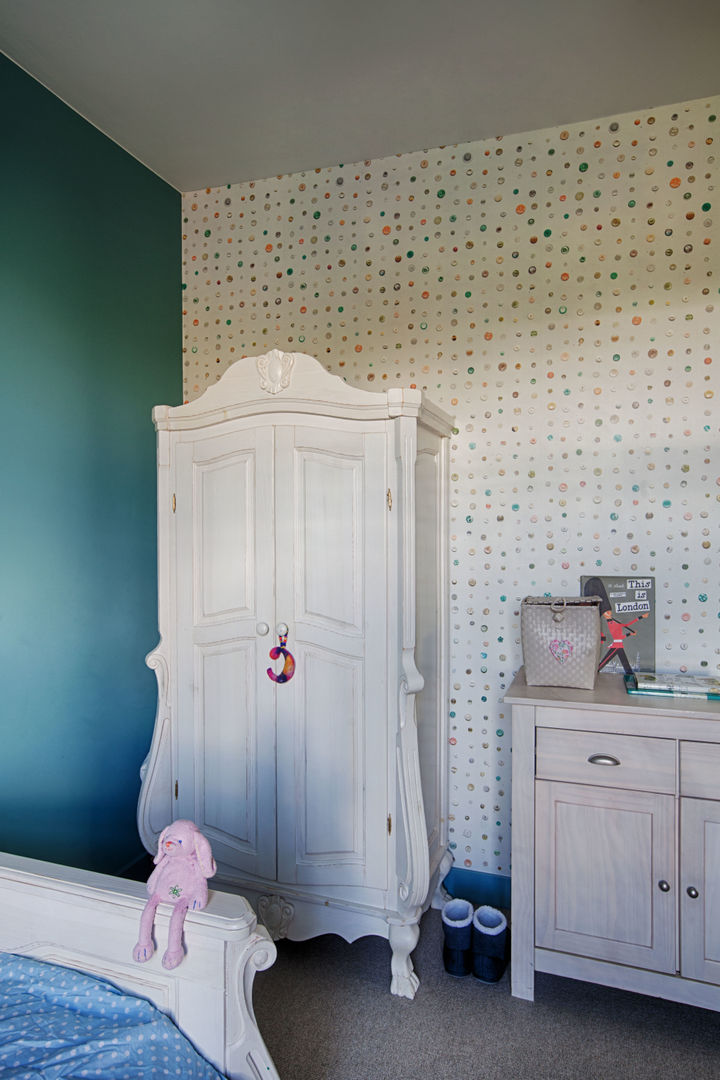 homify Classic style nursery/kids room