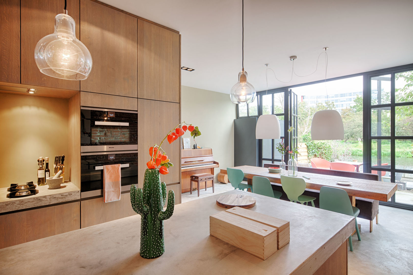 homify Industrial style dining room