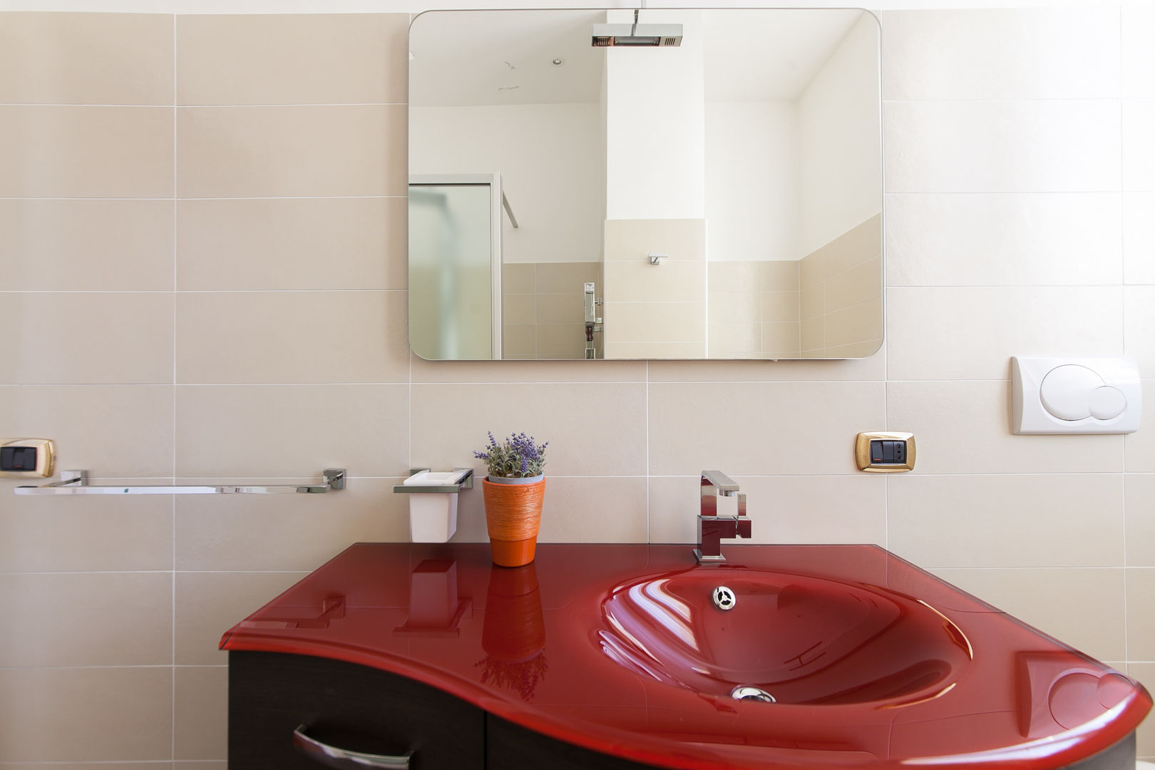 Appartamento a Roma Nord, Edi Solari Edi Solari Minimalistyczna łazienka Umywalki