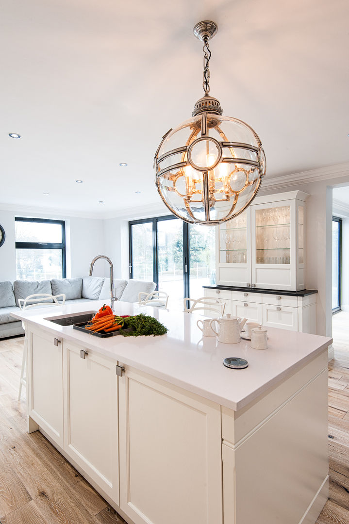 Urban Theme Bristol White homify Modern kitchen