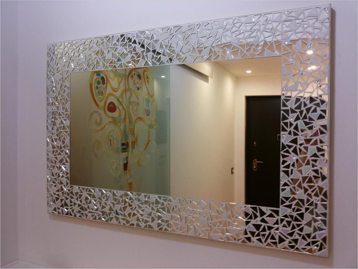 Specchio BEST: Decorato completamente a mano con la tecnica del mosaico, luisa degli specchi luisa degli specchi Banheiros ecléticos Espelhos