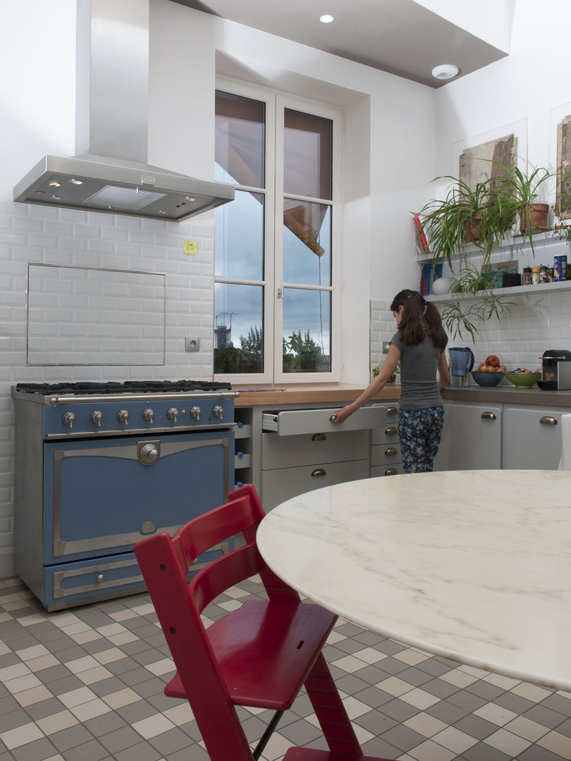 APPARTEMENT BOURGEOIS, nesso nesso Classic style kitchen