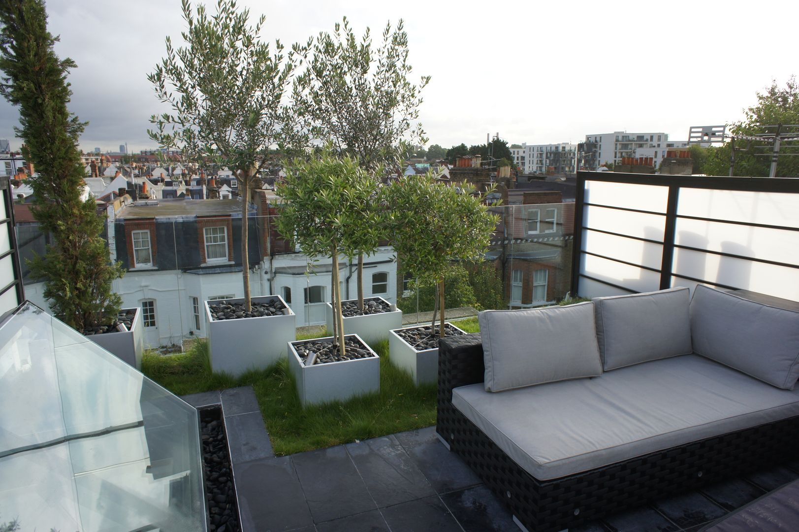 Fulham Roof Terrace, Organic Roofs Organic Roofs Minimalist Balkon, Veranda & Teras