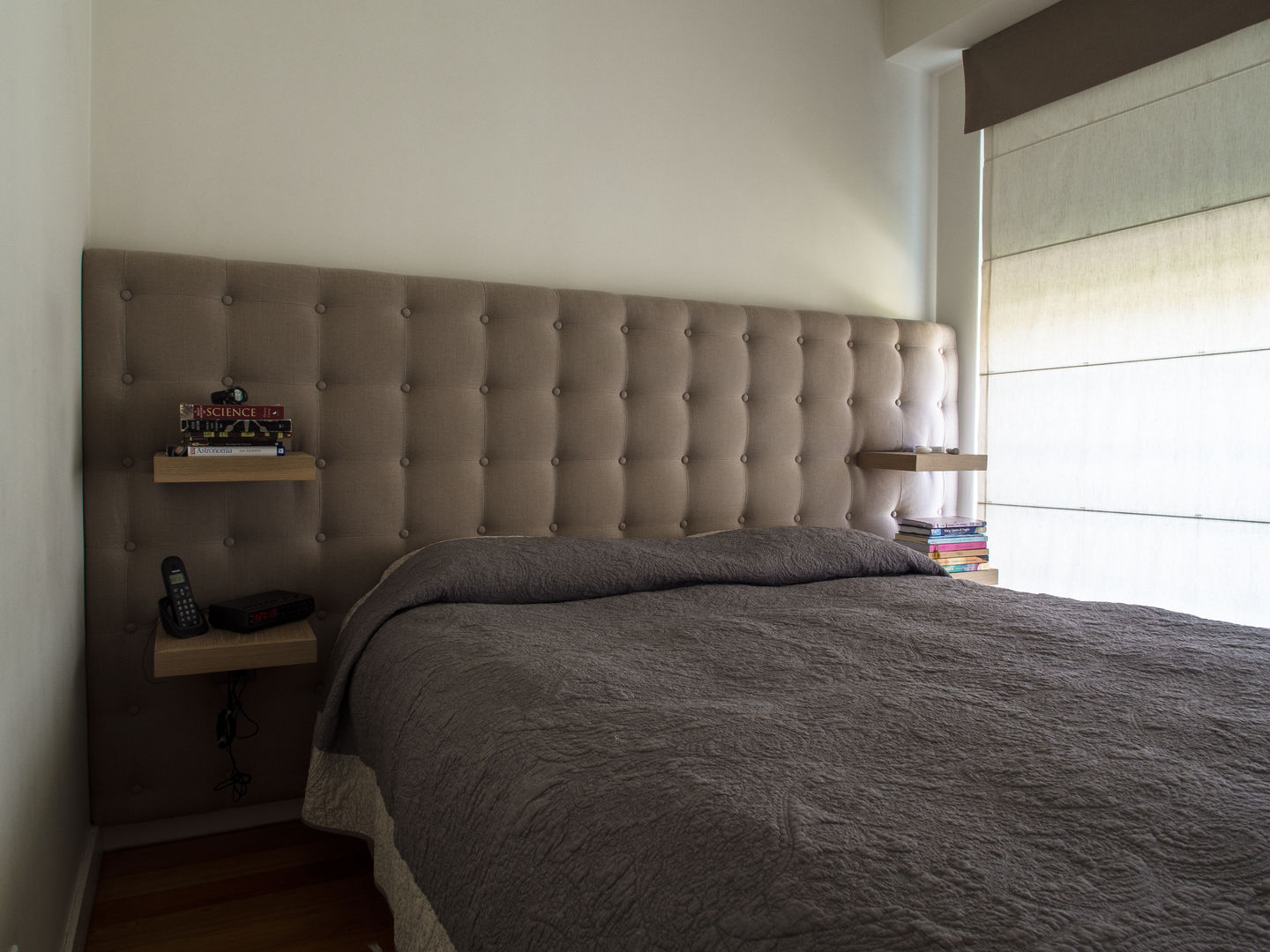 homify Modern style bedroom Beds & headboards