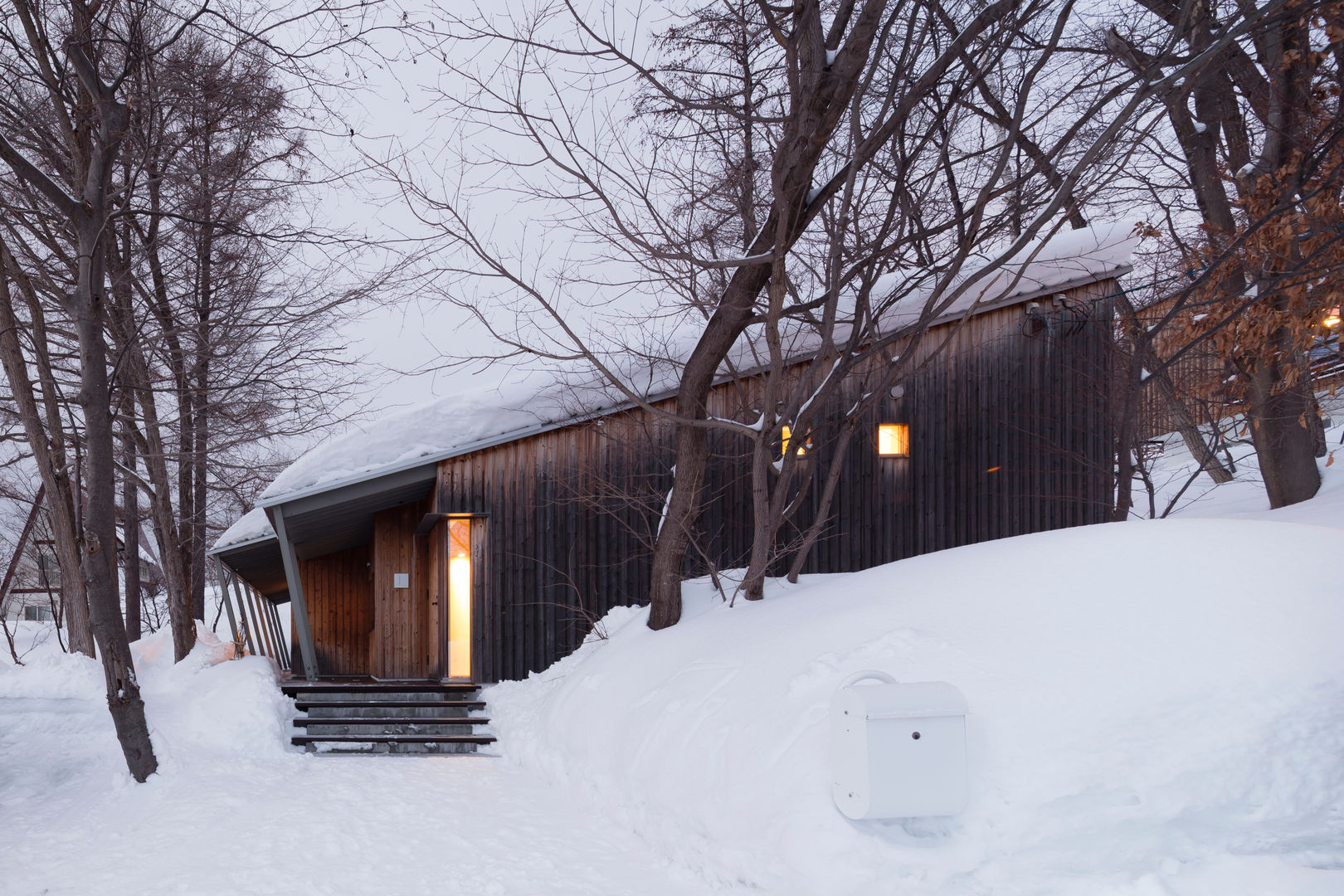 雁木のある家, YASUO TERUI Architects Inc. YASUO TERUI Architects Inc. Eclectic style houses