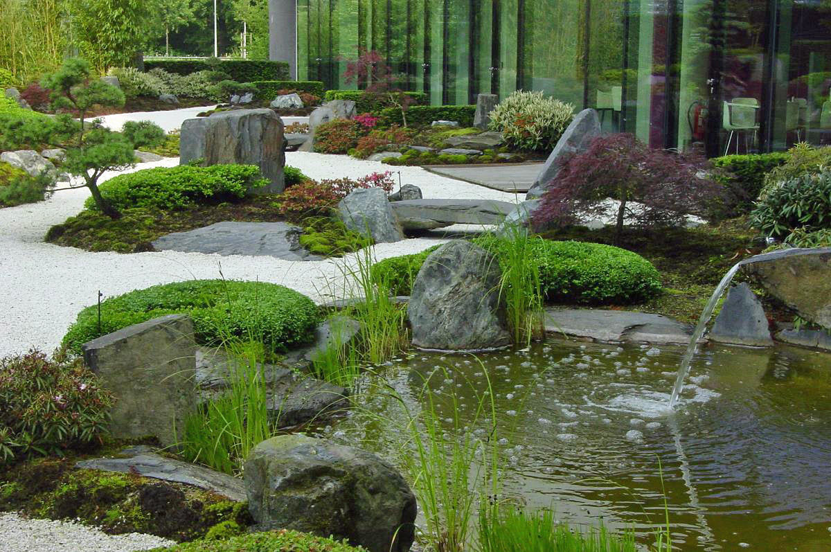 Japangarten in Hannover - Fokusierung beim Essen sowie beim Lernen, Kokeniwa Japanische Gartengestaltung Kokeniwa Japanische Gartengestaltung 商業空間 オフィスビル