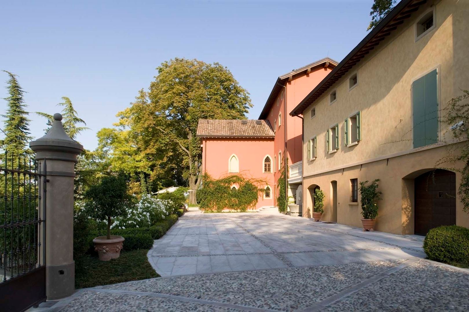 SULLE COLLINE REGGIANE, ADS Studio di Architettura ADS Studio di Architettura Classic style houses