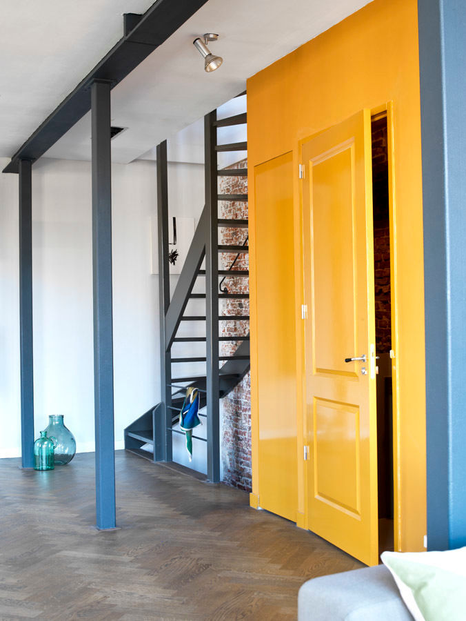 homify Industrial style corridor, hallway and stairs