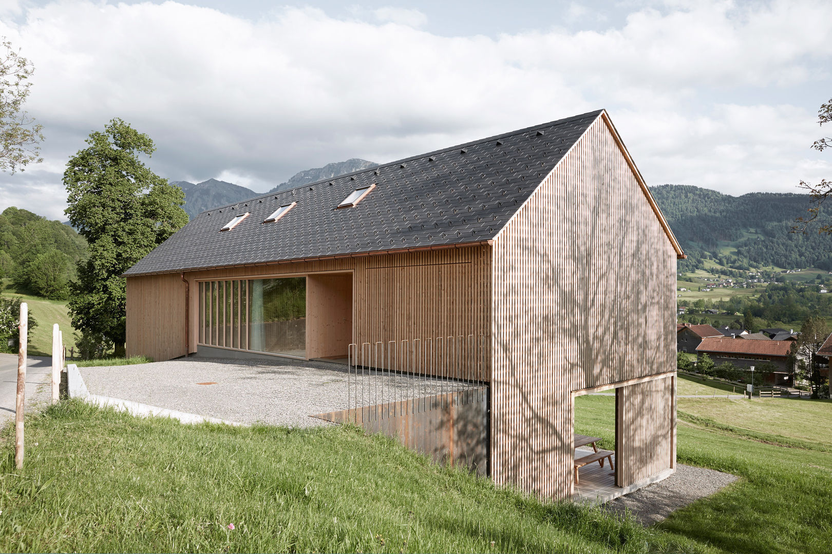 Haus für Julia und Björn, Innauer-Matt Architekten ZT GmbH Innauer-Matt Architekten ZT GmbH منازل