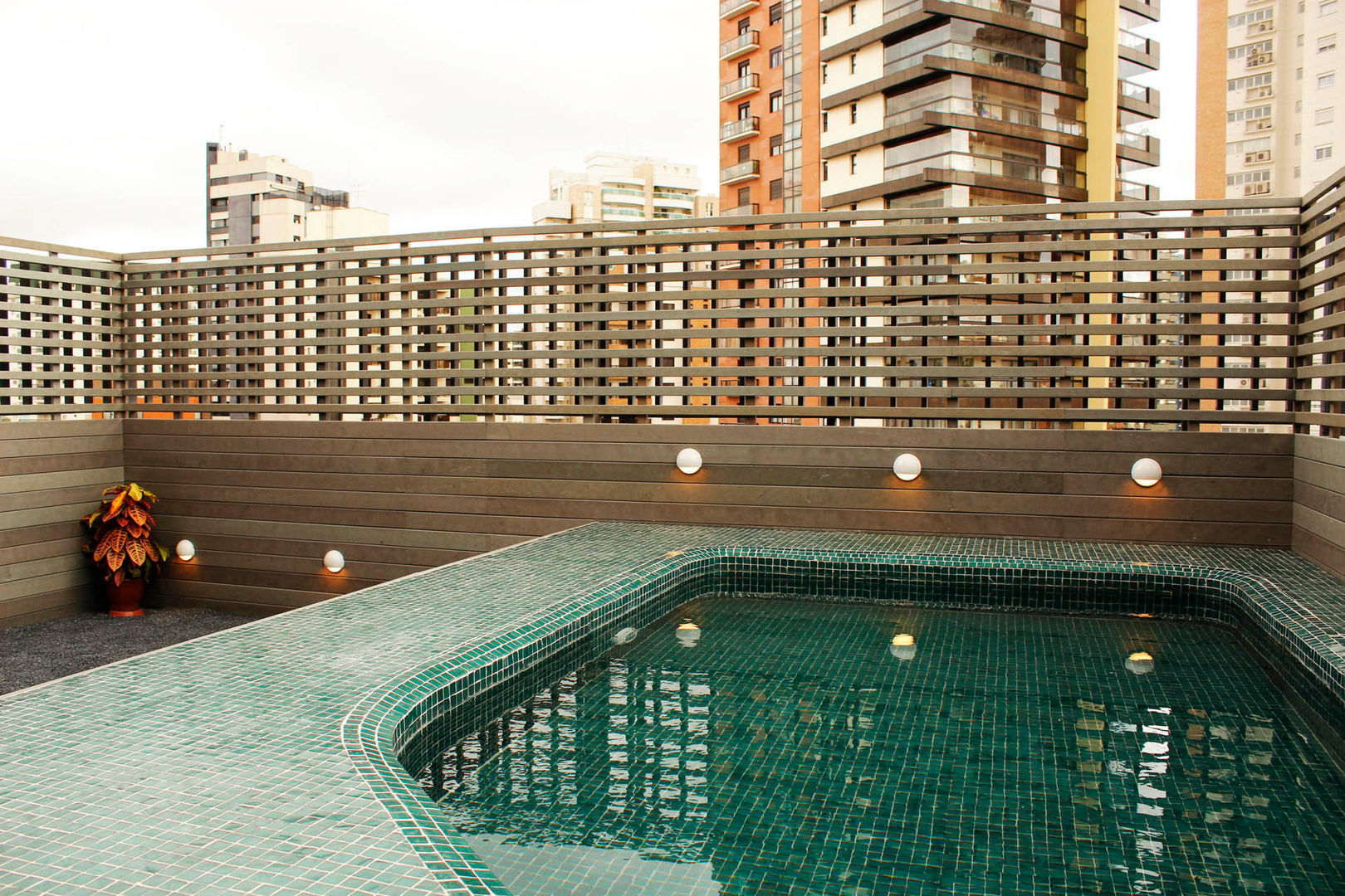 Apartamento Klabin, ODVO Arquitetura e Urbanismo ODVO Arquitetura e Urbanismo Moderne Pools