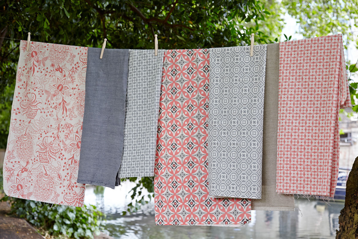 ​Cotton and linen hand screen printed fabrics akin & suri 스칸디나비아 침실 직물