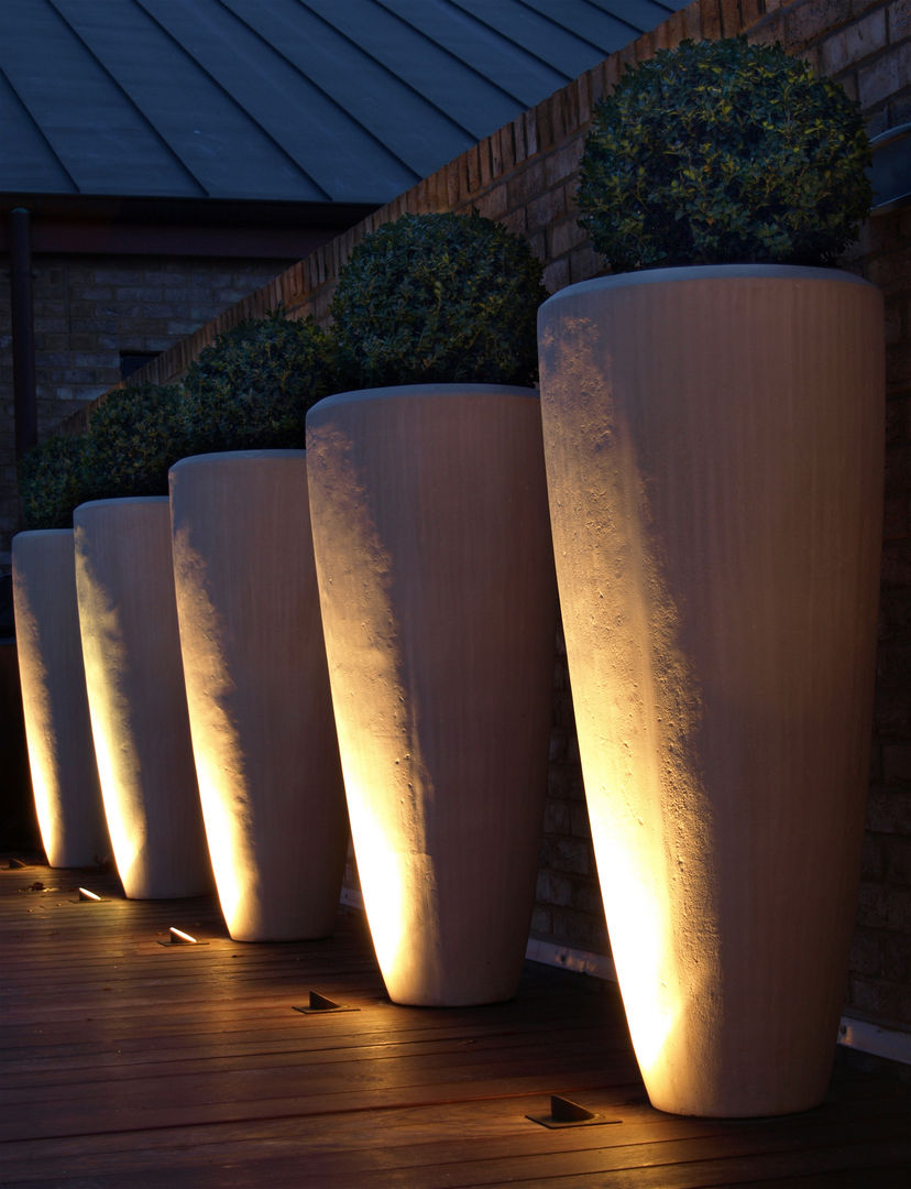 Recessed Lighting Paul Dracott Garden Design Balcone, Veranda & Terrazza in stile minimalista