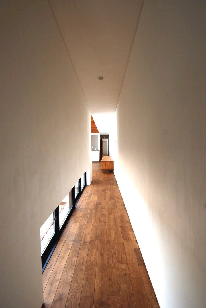 CASE-T/S, 株式会社PLUS CASA 株式会社PLUS CASA Modern corridor, hallway & stairs