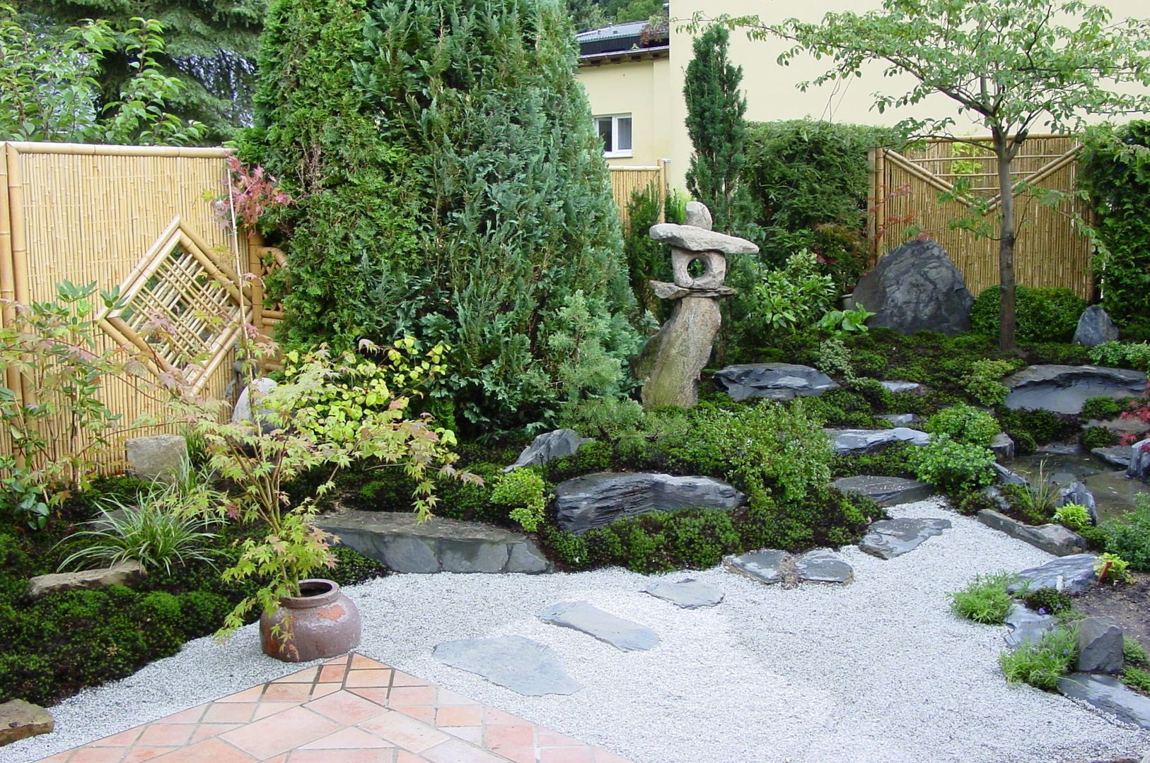 Kleiner Garten ganz Moos (Groß), Kokeniwa Japanische Gartengestaltung Kokeniwa Japanische Gartengestaltung Jardines de estilo asiático